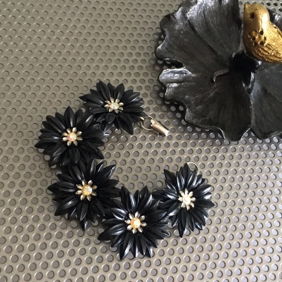 🖤RARE CORO black floral bracelet - Picture 2 of 12